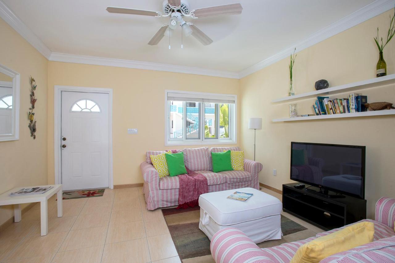 Sir Charles Guest House Palmetto Point Esterno foto