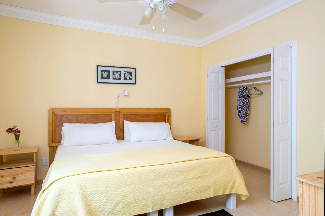 Sir Charles Guest House Palmetto Point Esterno foto