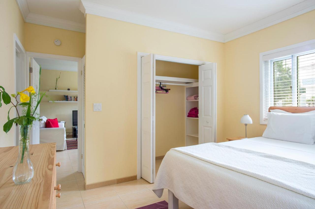 Sir Charles Guest House Palmetto Point Esterno foto