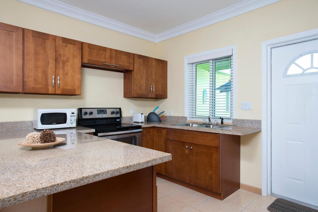 Sir Charles Guest House Palmetto Point Esterno foto