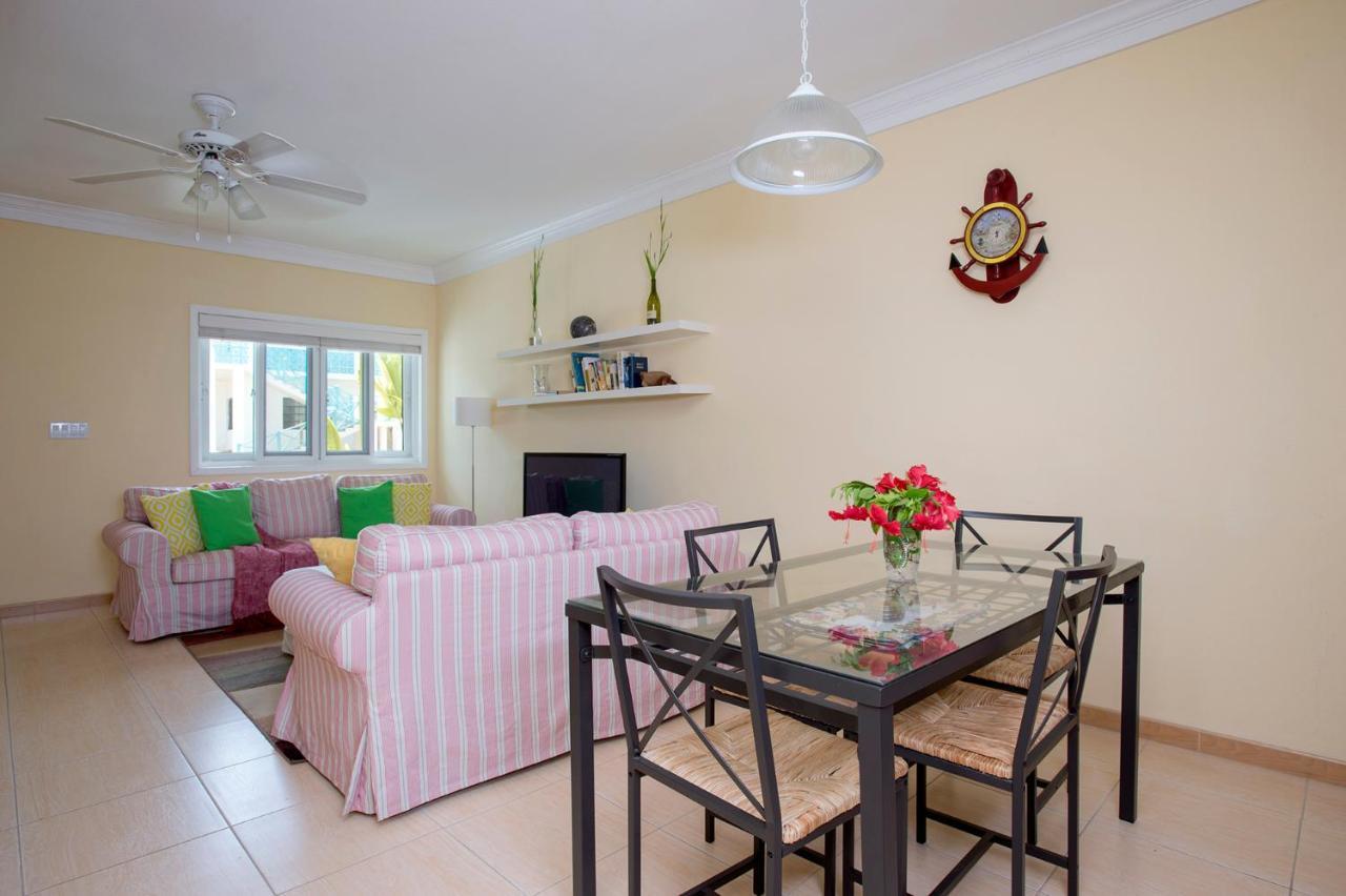 Sir Charles Guest House Palmetto Point Esterno foto