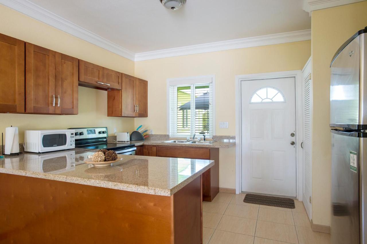 Sir Charles Guest House Palmetto Point Esterno foto