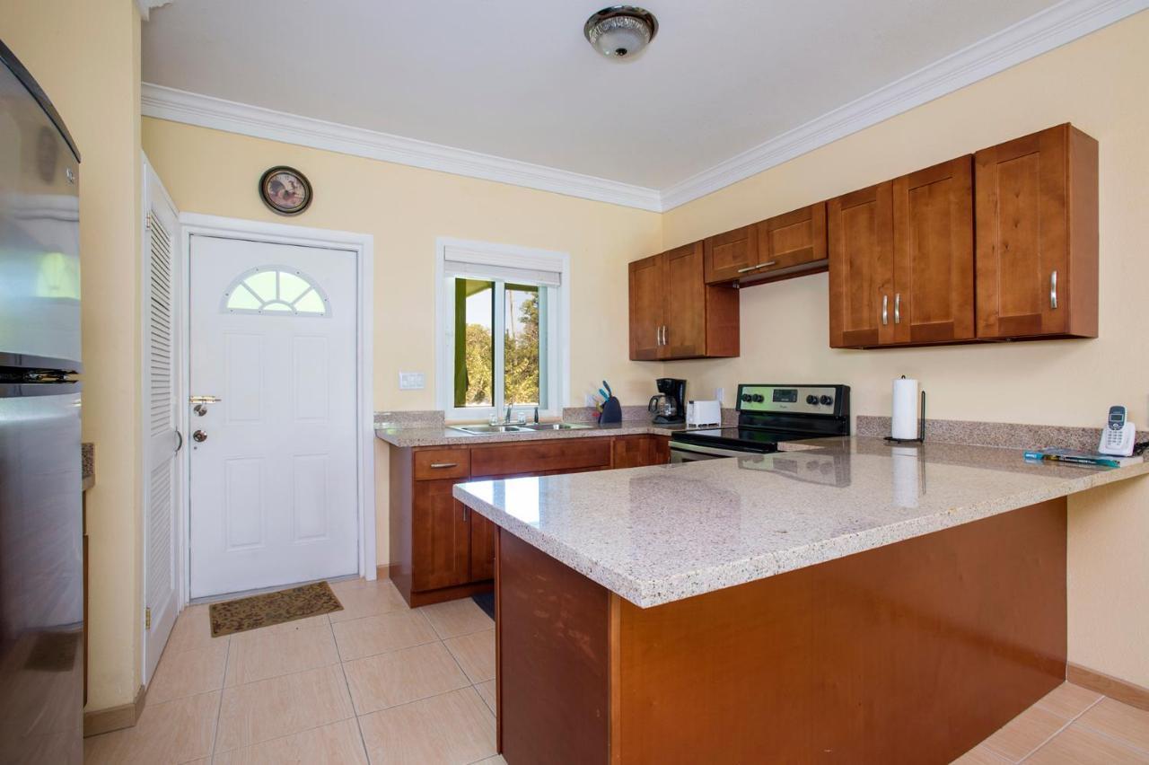 Sir Charles Guest House Palmetto Point Esterno foto